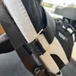 Pedalgurt richtig montiert. Das Bild zeigt den richtig montierten Pedalgurt.